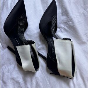 Beautiful shoes , unique design by Katy Perry .